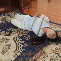 蔚蓝艺束，你们两个很有意思！