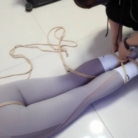 娜绳工作室，瑜伽裤配运动鞋真好看！
