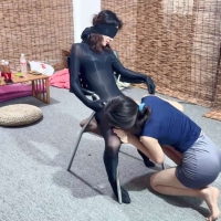 半岛束艺台，黑色的衣服很漂亮！