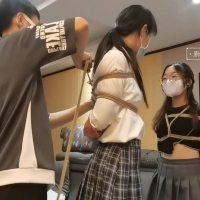 新月原创，你们是在超市购物吗？
