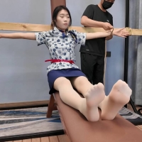 新月原创，你的衣服很漂亮！