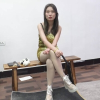 小萌同学，这个女销售个子真高！