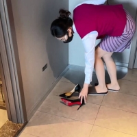 束之高阁，这个高铁乘务员真好看！