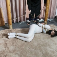艺束人生，白色的舞蹈服显得人瘦很多！